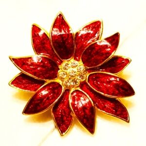 🎄💫 Vintage Poinsettia Red Enamel Gold Tone Brooch ✨